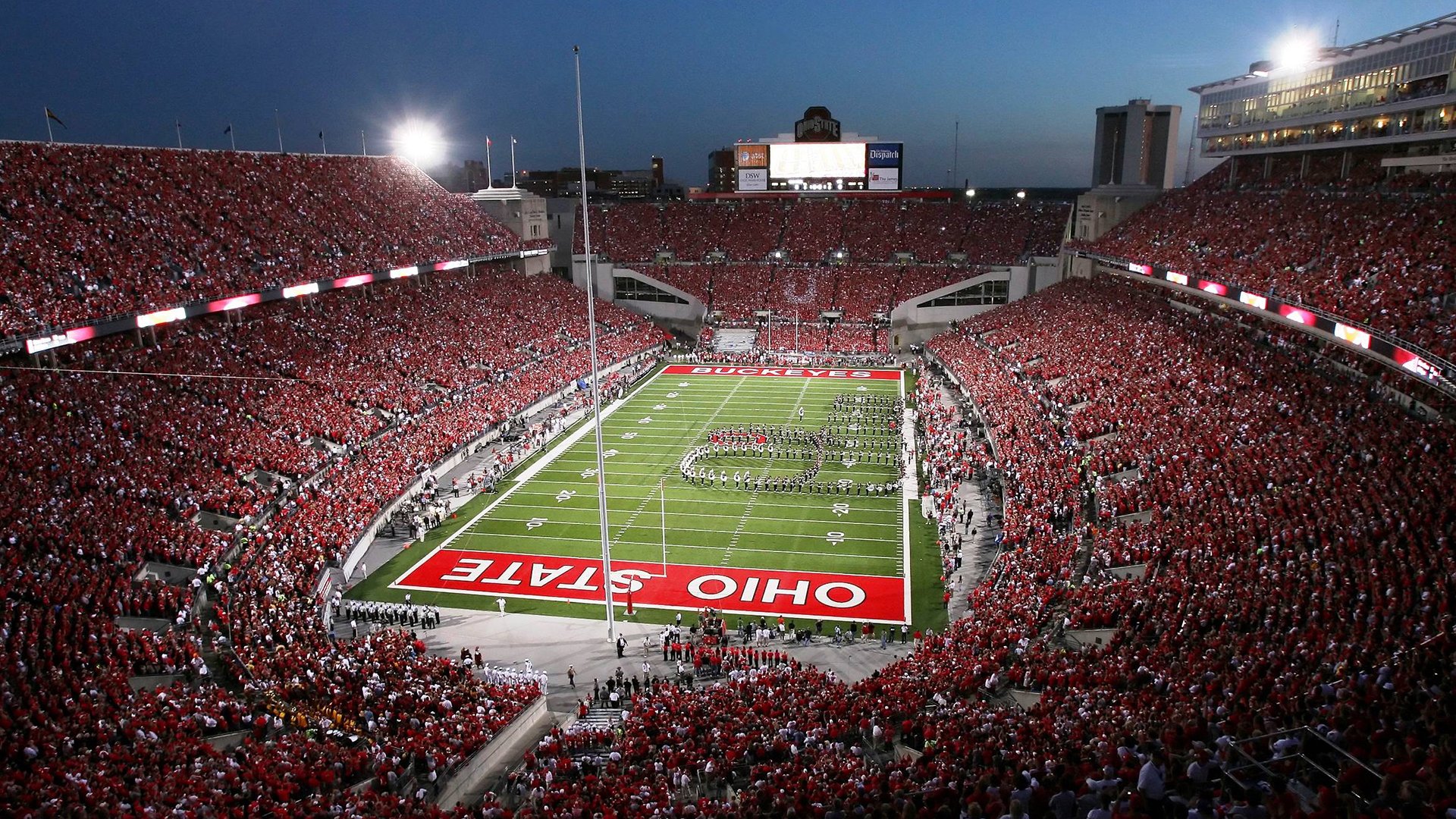 精彩比赛引发球迷热议，谁能称雄，比赛精彩程度